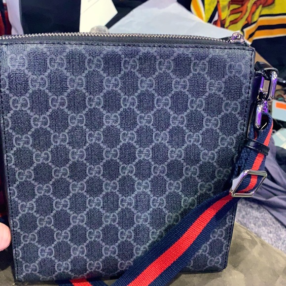 GG Black Small Messenger Bag - Picture 8 of 11